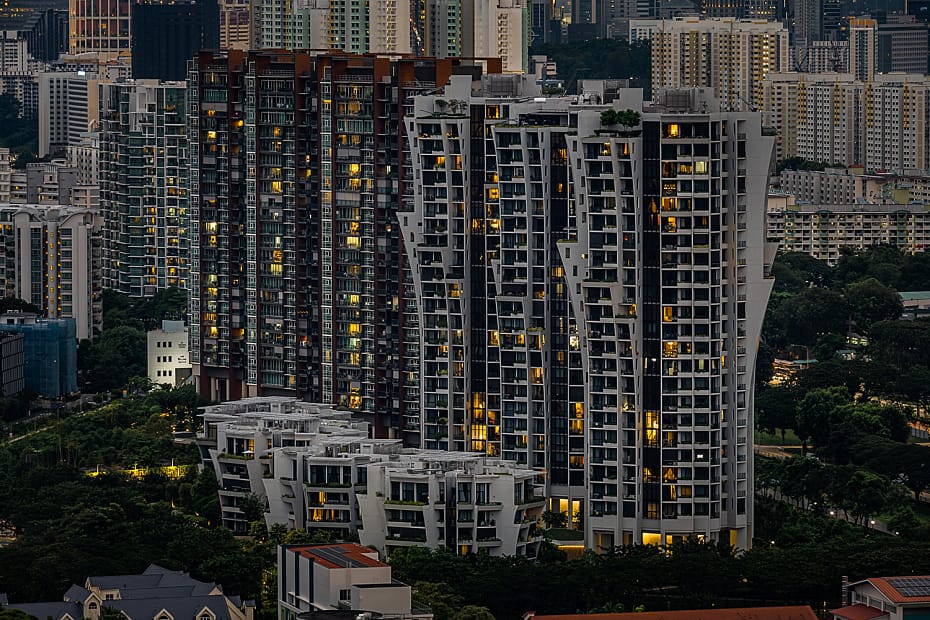 Condomínio moderno com tecnologias avançadas para aumentar a segurança condominial